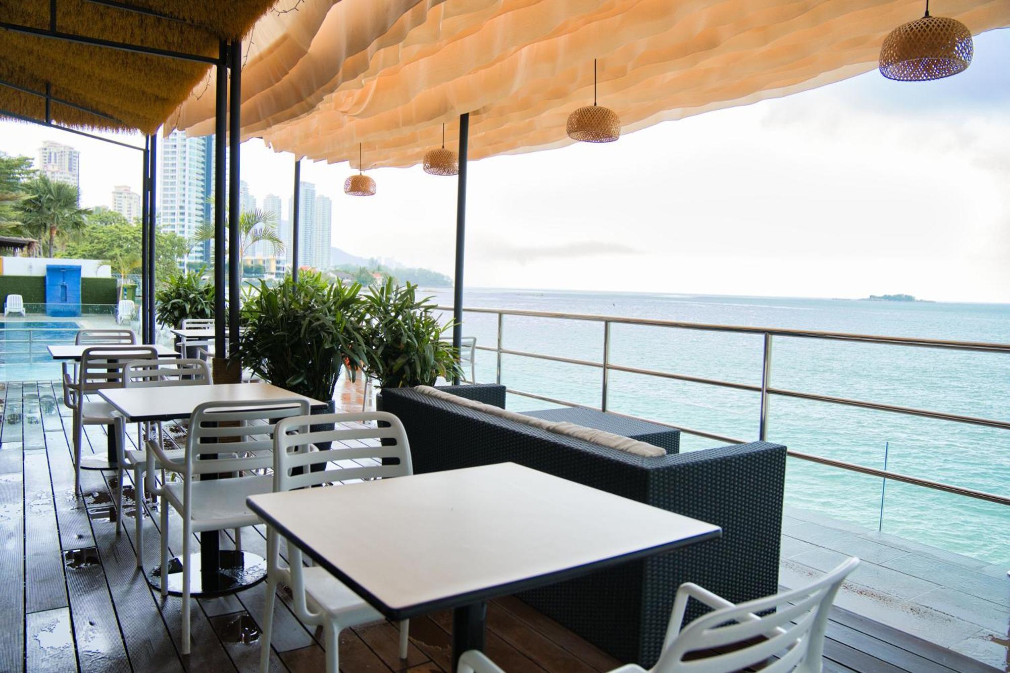 Hotel Sentral Seaview @ ​Beachfront Tanjung Bungah  Exteriér fotografie