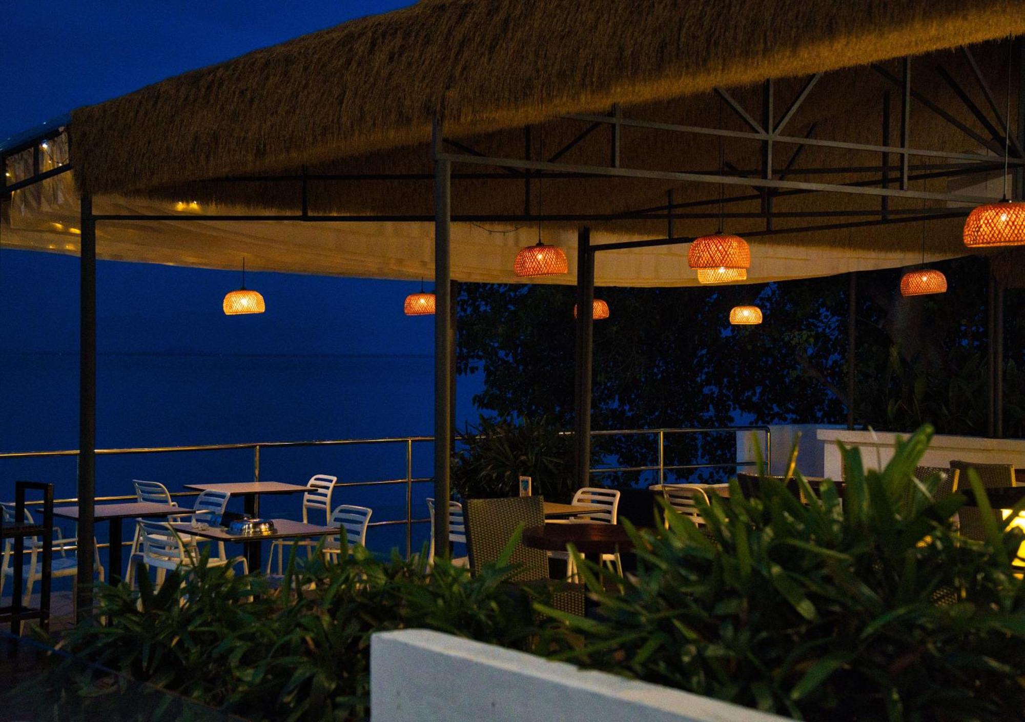 Hotel Sentral Seaview @ ​Beachfront Tanjung Bungah  Exteriér fotografie