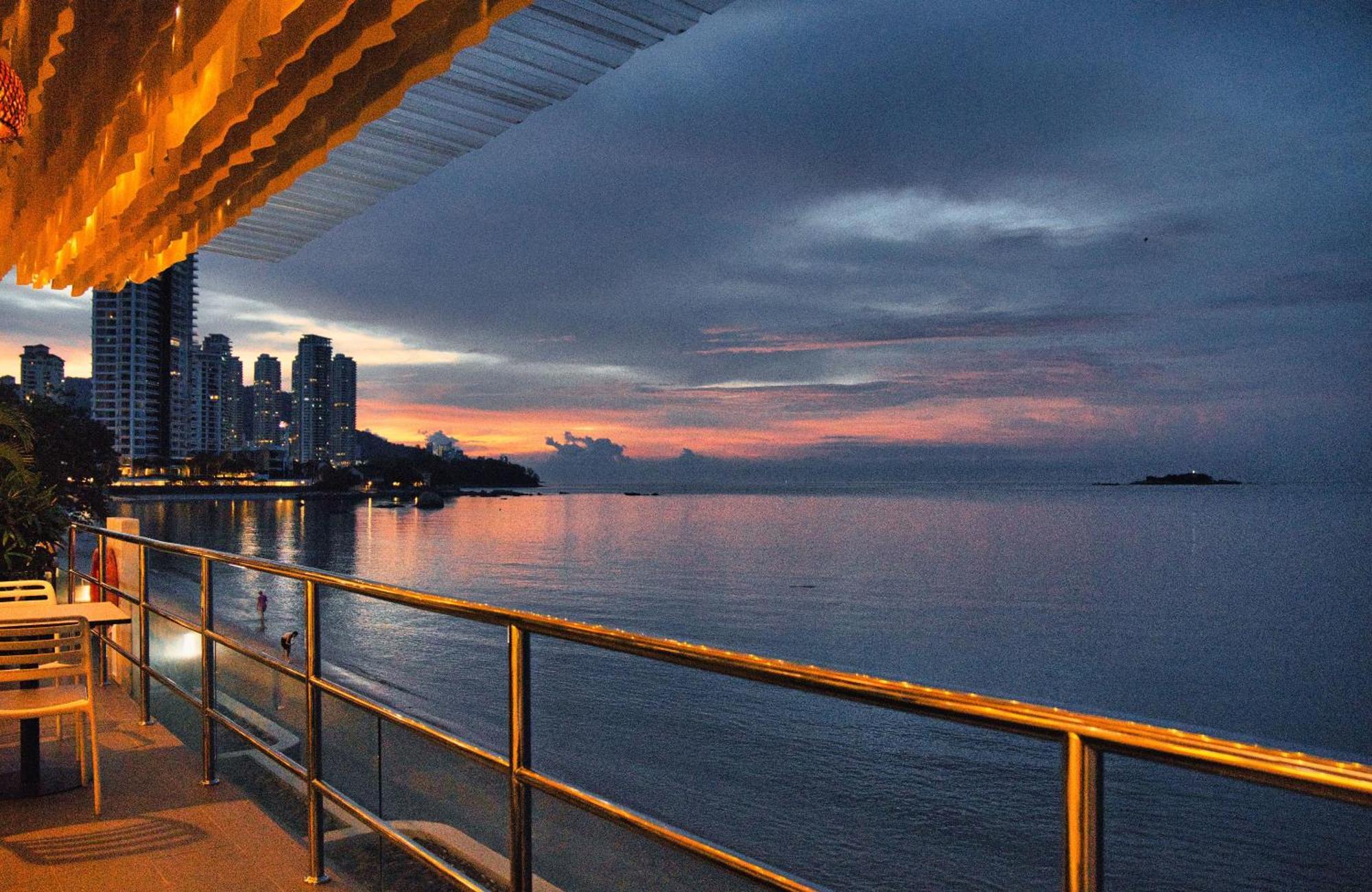 Hotel Sentral Seaview @ ​Beachfront Tanjung Bungah  Exteriér fotografie