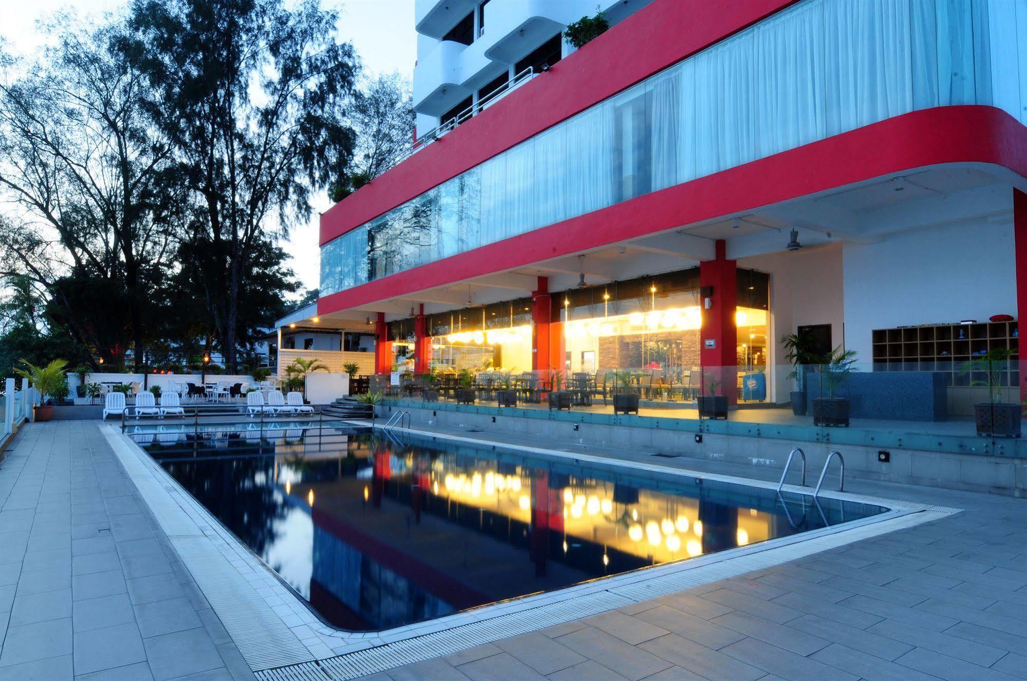 Hotel Sentral Seaview @ ​Beachfront Tanjung Bungah  Exteriér fotografie